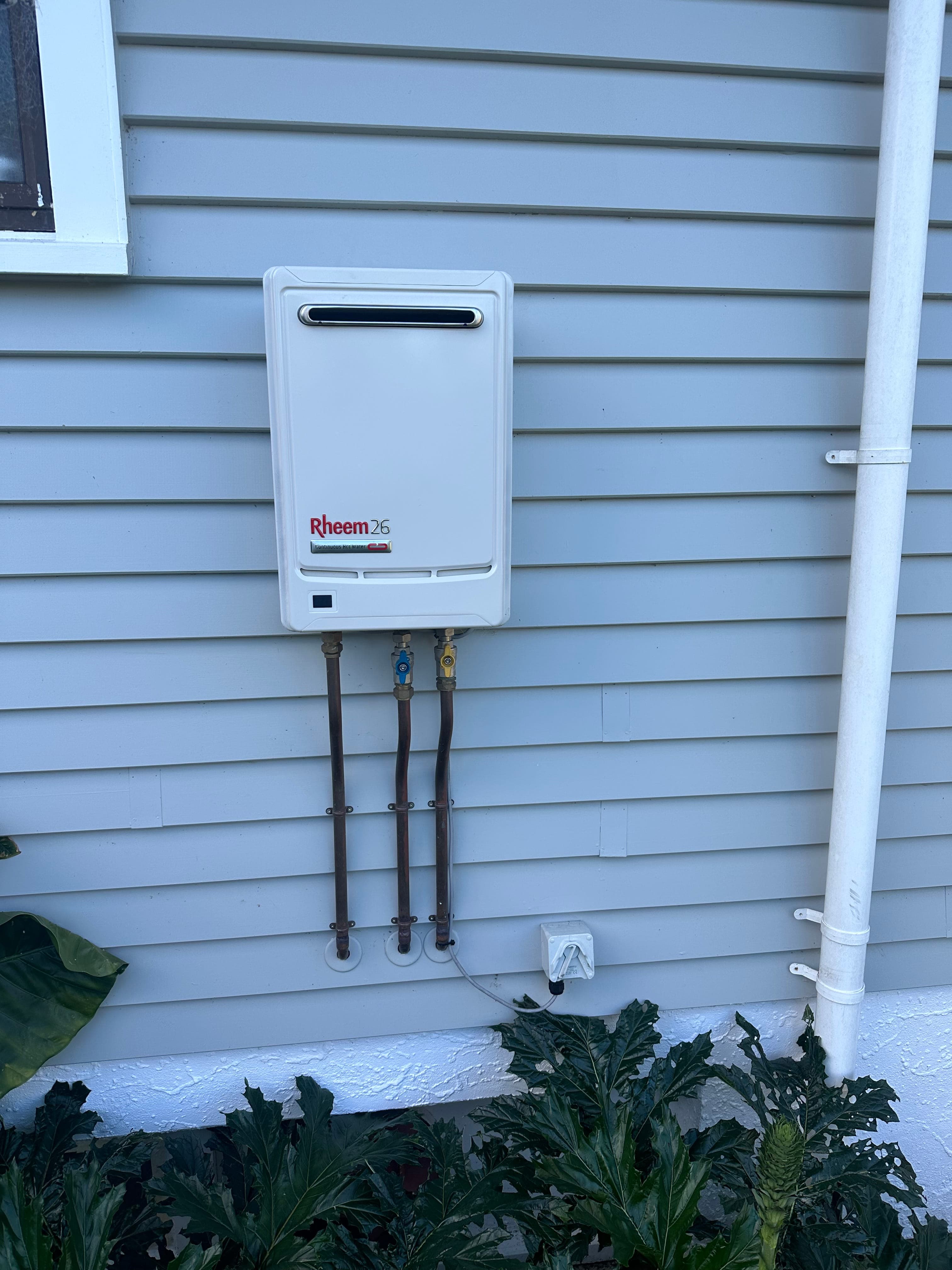 Rheem 26 continuous flow installed on weatherboard exterior